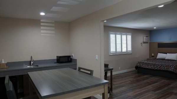 Sea Breeze Inn image 10