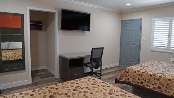 Sea Breeze Inn image 18