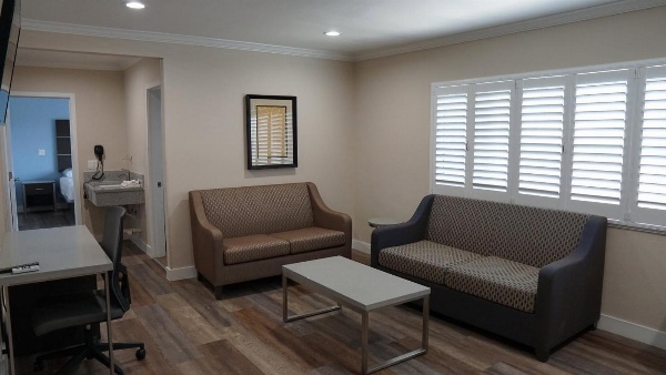 Sea Breeze Inn Main image